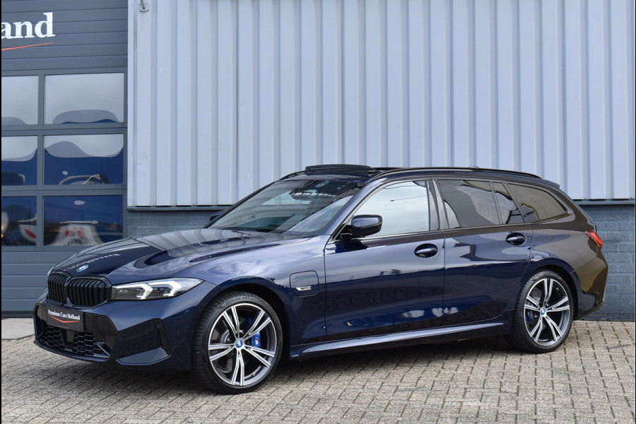 BMW 3 Serie Touring 330e xDrive 292 Pk Individual Pano Tartufo Leder H/K Memory Camera ACC 19 Inch