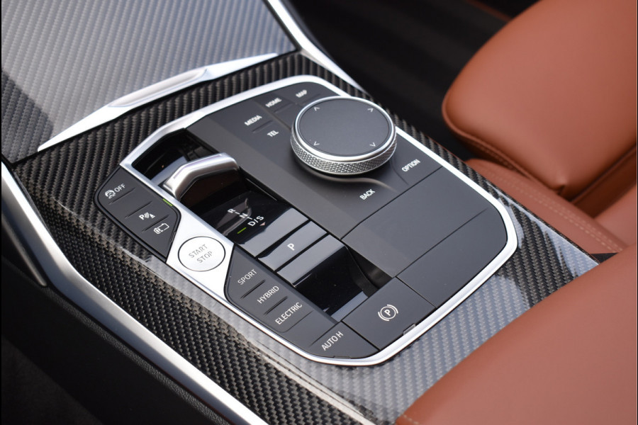 BMW 3 Serie Touring 330e xDrive 292 Pk Individual Pano Tartufo Leder H/K Memory Camera ACC 19 Inch