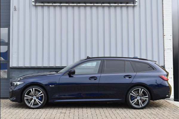 BMW 3 Serie Touring 330e xDrive 292 Pk Individual Pano Tartufo Leder H/K Memory Camera ACC 19 Inch