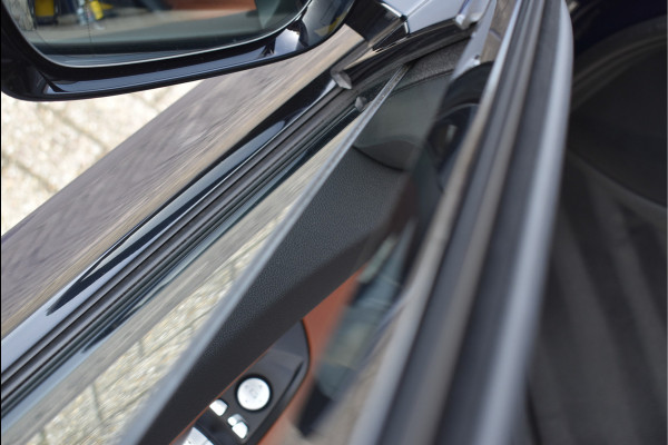 BMW 3 Serie Touring 330e xDrive 292 Pk Individual Pano Tartufo Leder H/K Memory Camera ACC 19 Inch