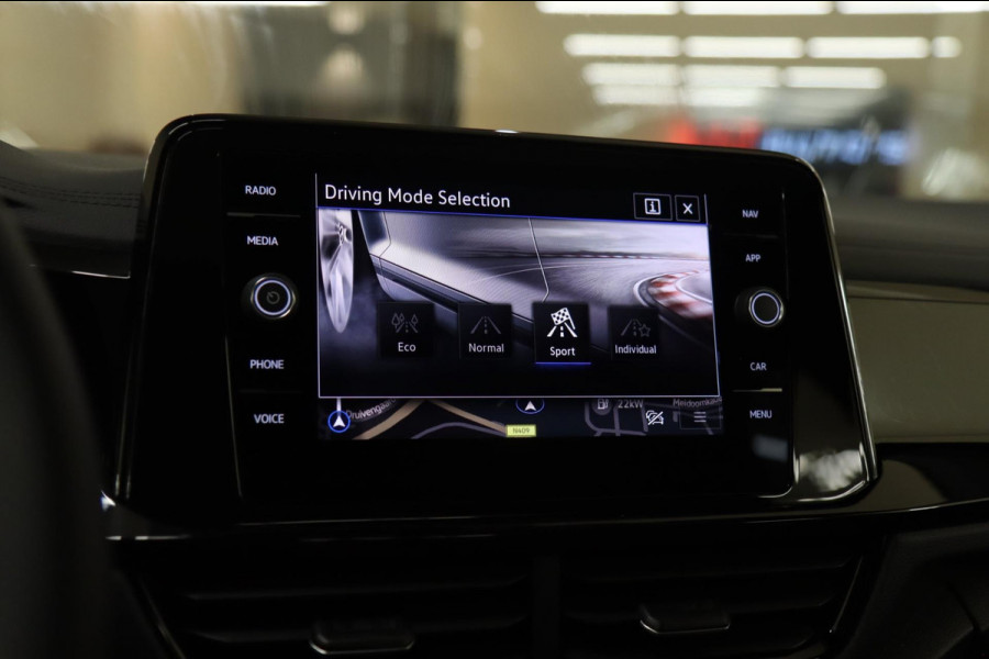 Volkswagen T-Roc 1.5 TSI BLACK STYLE 3X R-LINE PANO/IQ/CARPLAY/DODEHOEK/VOL
