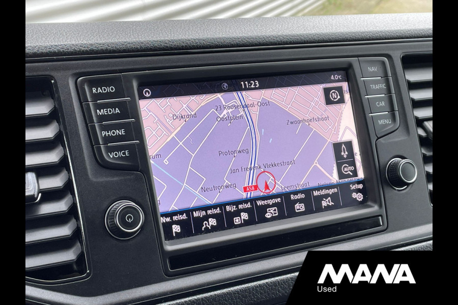 Volkswagen Crafter 35 3.180 L3H3 RWD 180pk 3500kg Trekhaak Airco Camera Navi CarPlay Laadruimtebekleding 12V Opstapbumper Leder Bijrijdersbank