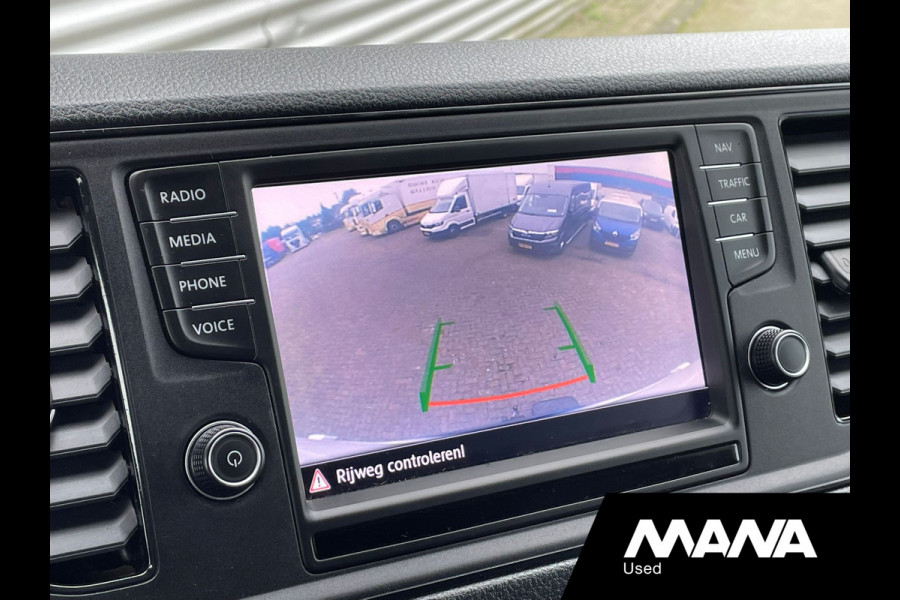 Volkswagen Crafter 35 3.180 L3H3 RWD 180pk 3500kg Trekhaak Airco Camera Navi CarPlay Laadruimtebekleding 12V Opstapbumper Leder Bijrijdersbank