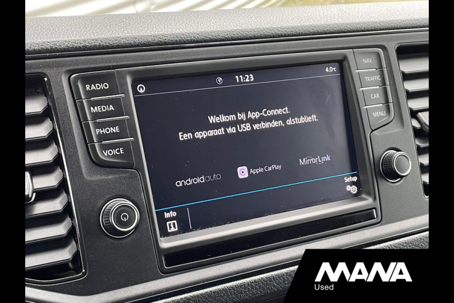 Volkswagen Crafter 35 3.180 L3H3 RWD 180pk 3500kg Trekhaak Airco Camera Navi CarPlay Laadruimtebekleding 12V Opstapbumper Leder Bijrijdersbank