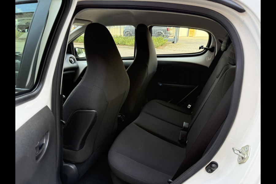 Peugeot 108 1.0 e-VTi / Airco / ALL-Season banden / Bluetooth / 1e Eigenaar / Origineel NED-108 / Facturen onderhoud aanwezig Peugeot 108 1.0 e-VTi / Airco / ALL-Season banden / Bluetooth / 1e Eigenaar / Origineel NED-108 / Facturen onderhoud aanwezig