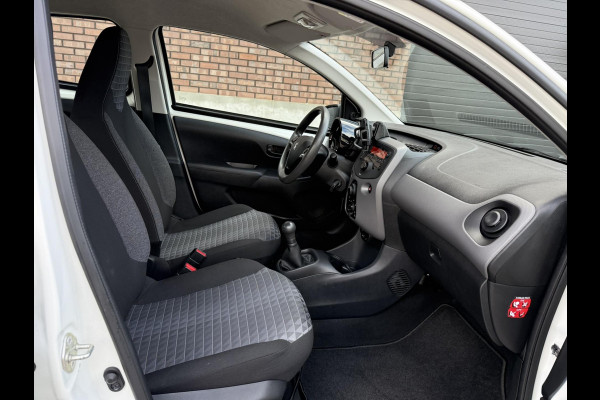 Peugeot 108 1.0 e-VTi / Airco / ALL-Season banden / Bluetooth / 1e Eigenaar / Origineel NED-108 / Facturen onderhoud aanwezig Peugeot 108 1.0 e-VTi / Airco / ALL-Season banden / Bluetooth / 1e Eigenaar / Origineel NED-108 / Facturen onderhoud aanwezig