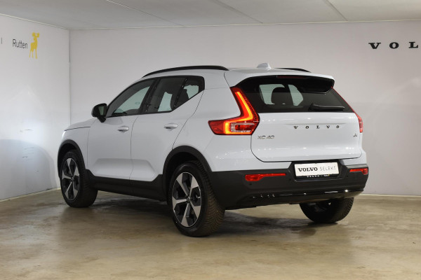 Volvo XC40 B4 211PK Plus Dark / Navigatie / Adaptive Cruise / Harman Kardon / Stuur & Stoelverwarming / Elektrische achterklep / Achteruitrijcamera / Trekhaak / Elektrische stoelverst. met geheugen