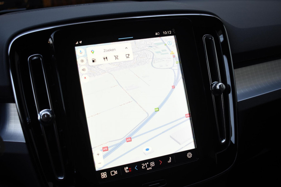 Volvo XC40 B4 211PK Plus Dark / Navigatie / Adaptive Cruise / Harman Kardon / Stuur & Stoelverwarming / Elektrische achterklep / Achteruitrijcamera / Trekhaak / Elektrische stoelverst. met geheugen