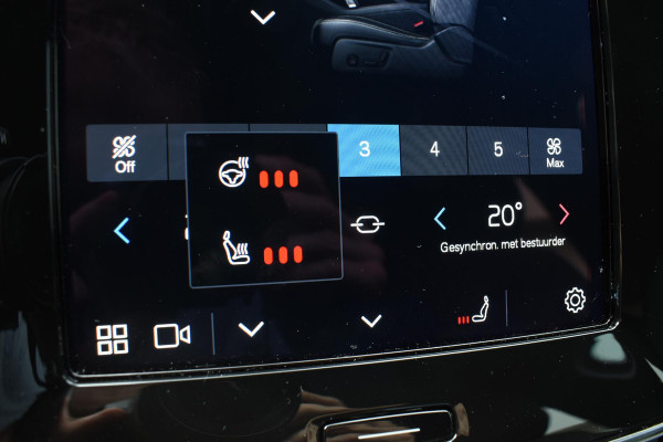 Volvo XC40 B4 211PK Plus Dark / Navigatie / Adaptive Cruise / Harman Kardon / Stuur & Stoelverwarming / Elektrische achterklep / Achteruitrijcamera / Trekhaak / Elektrische stoelverst. met geheugen