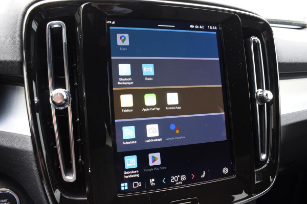 Volvo XC40 B4 211PK Plus Dark / Navigatie / Adaptive Cruise / Harman Kardon / Stuur & Stoelverwarming / Elektrische achterklep / Achteruitrijcamera / Trekhaak / Elektrische stoelverst. met geheugen