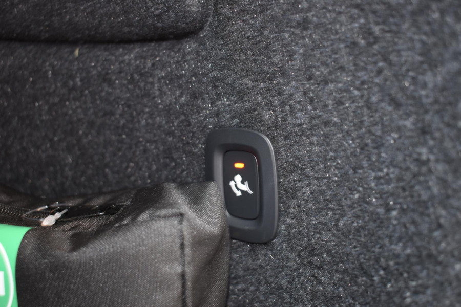 Volvo XC40 B4 211PK Plus Dark / Navigatie / Adaptive Cruise / Harman Kardon / Stuur & Stoelverwarming / Elektrische achterklep / Achteruitrijcamera / Trekhaak / Elektrische stoelverst. met geheugen