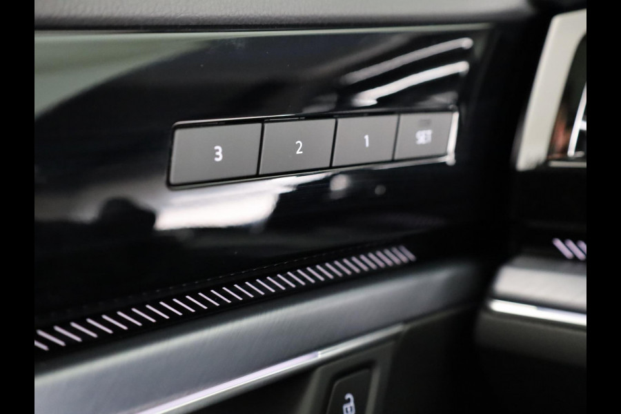 Volkswagen Touareg 3.0 TSi eHybrid 4MOTION R Edition 462PK PHEV| DYNAUDIO | Lederpakket "Puglia" |Luchtvering 22 Inch LM | Trekhaak incl Assistent |
