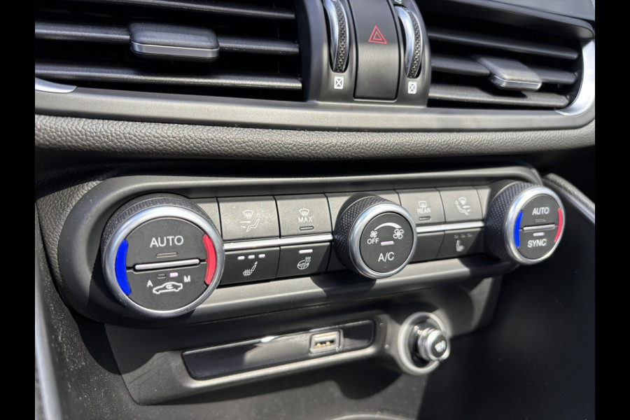 Alfa Romeo Giulia 2.0T 280 AWD Veloce | 19" Velgen | Panoramadak | Adas 2 | Carplay en Android