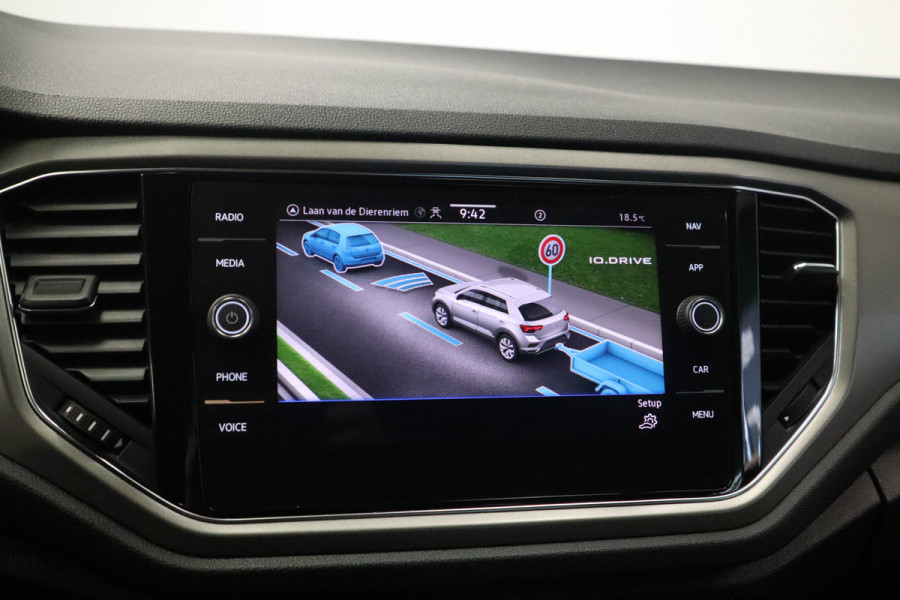 Volkswagen T-Roc 1.5 TSI Style 150pk! Navigatie Adaptive-Cruise Camera