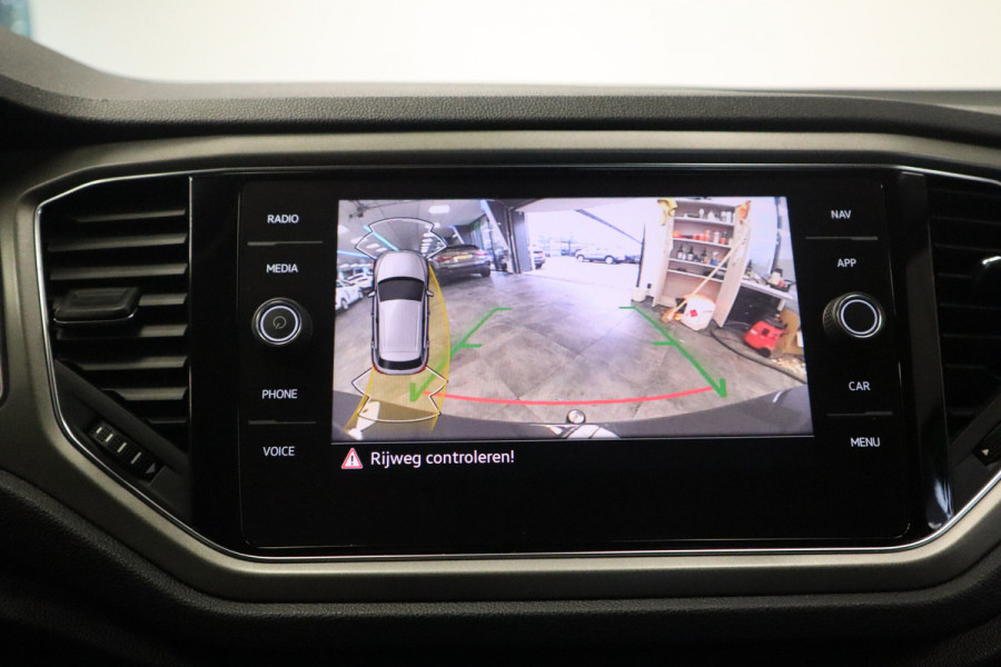 Volkswagen T-Roc 1.5 TSI Style 150pk! Navigatie Adaptive-Cruise Camera