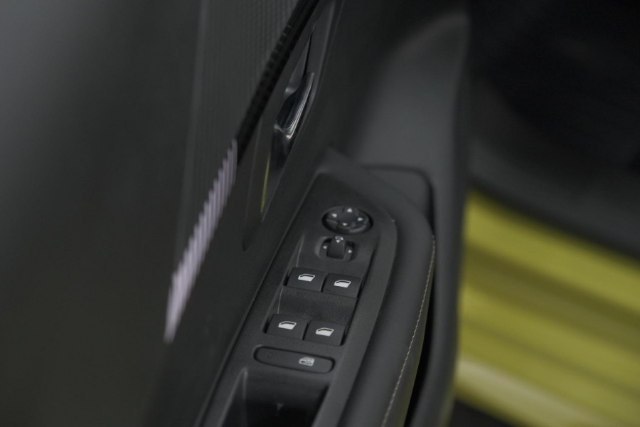 Peugeot 208 PureTech 100 Allure | Parkeersensoren | Apple Carplay | Climate Control