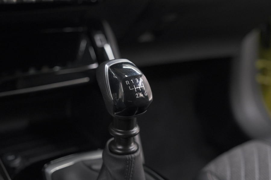 Peugeot 208 PureTech 100 Allure | Parkeersensoren | Apple Carplay | Climate Control
