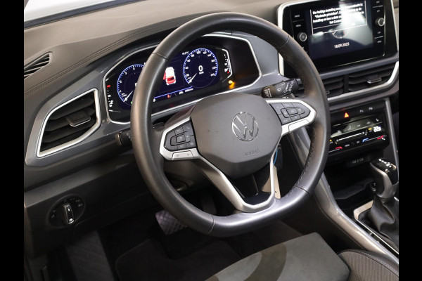 Volkswagen T-Roc 1.5 TSI Style 150 PK DSG | Trekhaak afneembaar | Navigatie | Stoel verwarming en massage | Alcantara |
