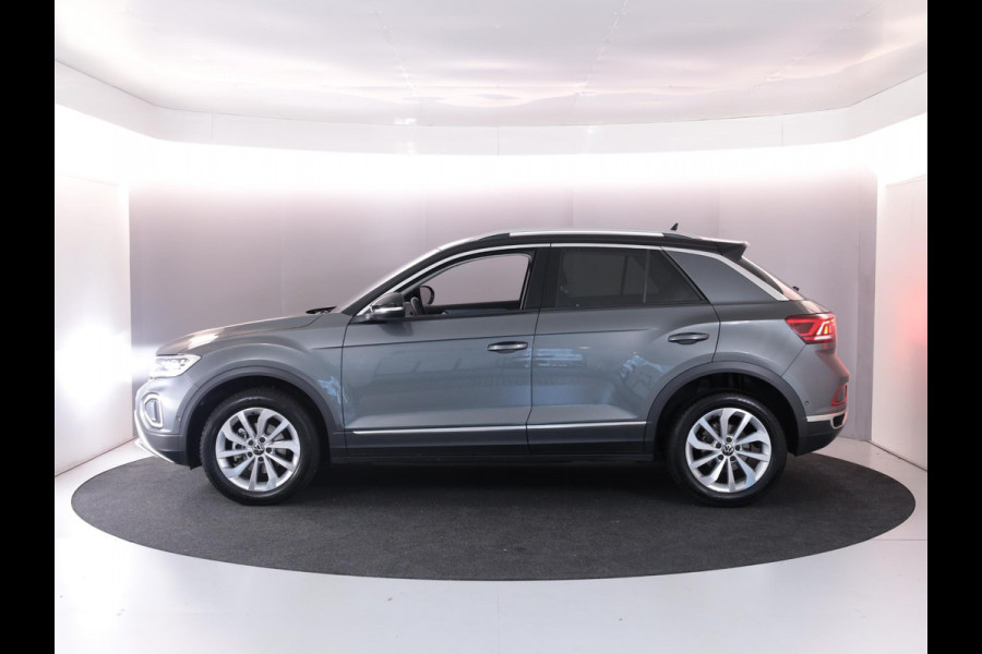 Volkswagen T-Roc 1.5 TSI Style 150 PK DSG | Trekhaak afneembaar | Navigatie | Stoel verwarming en massage | Alcantara |
