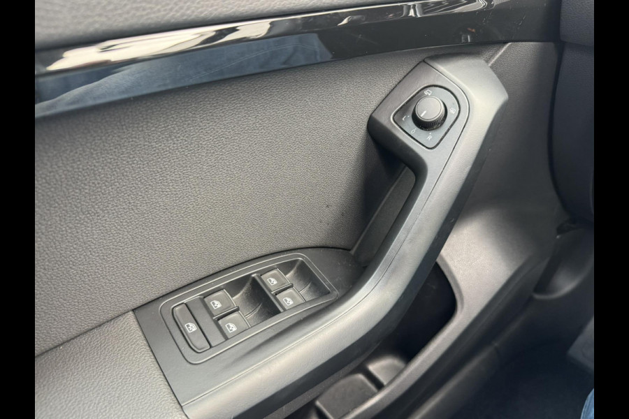 Seat Ateca 1.4 EcoTSI Xcellence Leder Camera Panorama Keyless Led verlichting Stoelverwarming
