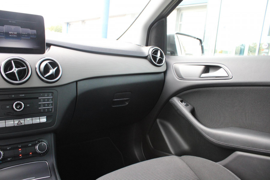 Mercedes-Benz B-Klasse 180 Ambition | Trekhaak | Goed Onderhouden! | Lichtmetalen Velgen | Airco | Cruise Control | Navigatie | Mercedes-Benz B-Klasse 180 Ambition | Trekhaak | Goed Onderhouden! | Lichtmetalen Velgen | Airco | Cruise Control | Navigatie |