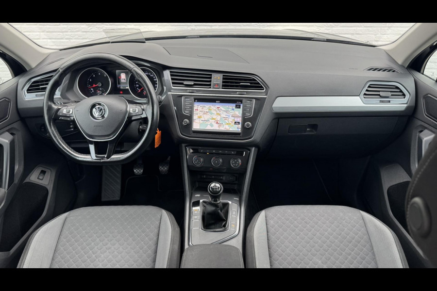 Volkswagen Tiguan 1.4 TSI ACT R-line Led Adaptieve cruise Navigatie Pdc voor+achter Lane assist