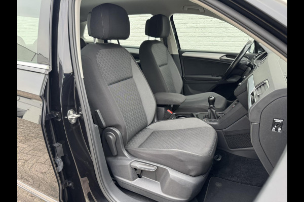 Volkswagen Tiguan 1.4 TSI ACT R-line Led Adaptieve cruise Navigatie Pdc voor+achter Lane assist