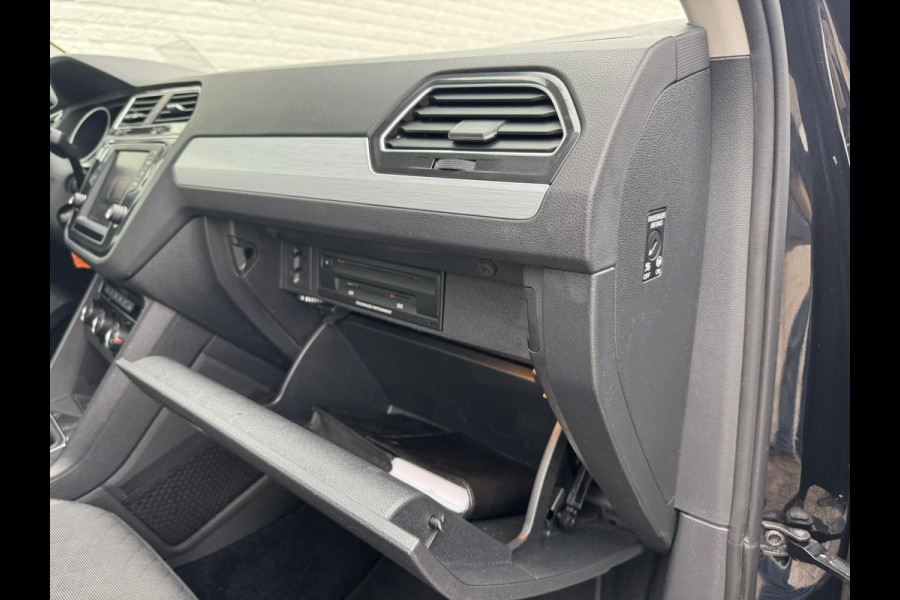 Volkswagen Tiguan 1.4 TSI ACT R-line Led Adaptieve cruise Navigatie Pdc voor+achter Lane assist