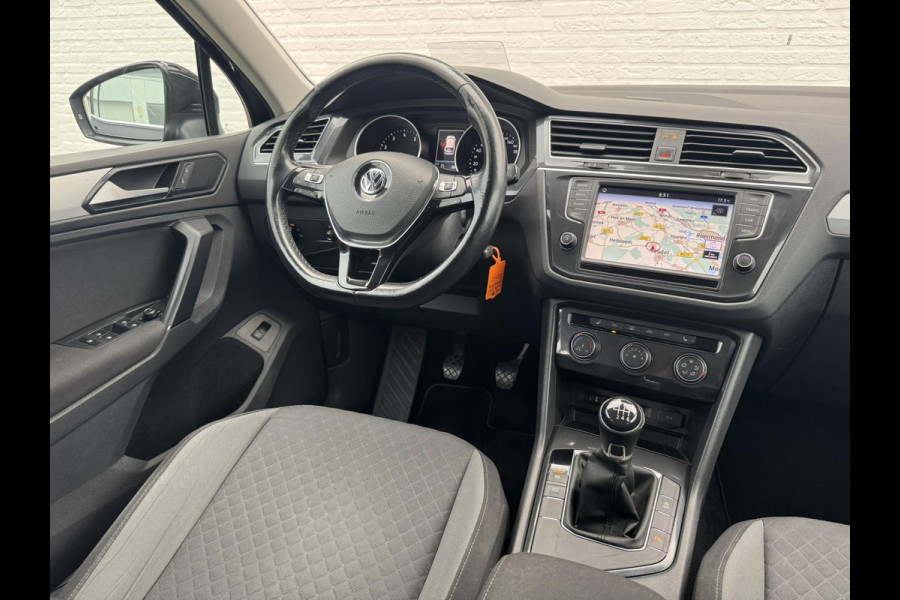 Volkswagen Tiguan 1.4 TSI ACT R-line Led Adaptieve cruise Navigatie Pdc voor+achter Lane assist