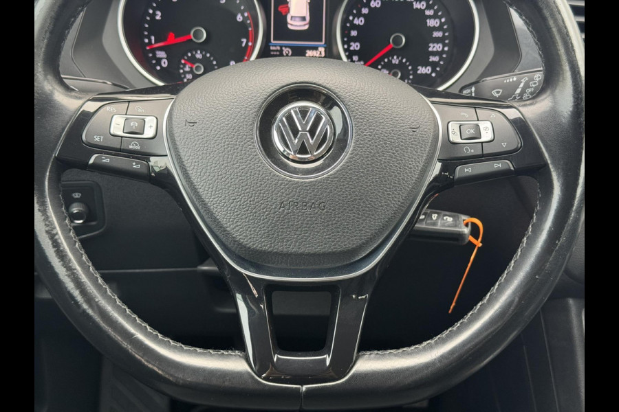 Volkswagen Tiguan 1.4 TSI ACT R-line Led Adaptieve cruise Navigatie Pdc voor+achter Lane assist