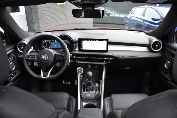 Alfa Romeo Tonale 1.5T Hybrid 160PK Aut. Veloce | Leder | 360 Camera | Harman Kardon | Stoelverw./koeling | Navi | Incl. garantie. Alfa Romeo Tonale 1.5T Hybrid 160PK Aut. Veloce | Leder | 360 Camera | Harman Kardon | Stoelverw./koeling | Navi | Incl. garantie.