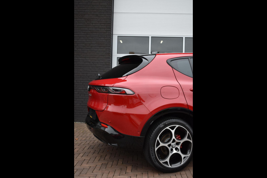 Alfa Romeo Tonale 1.5T Hybrid 160PK Aut. Veloce | Leder | 360 Camera | Harman Kardon | Stoelverw./koeling | Navi | Incl. garantie. Alfa Romeo Tonale 1.5T Hybrid 160PK Aut. Veloce | Leder | 360 Camera | Harman Kardon | Stoelverw./koeling | Navi | Incl. garantie.