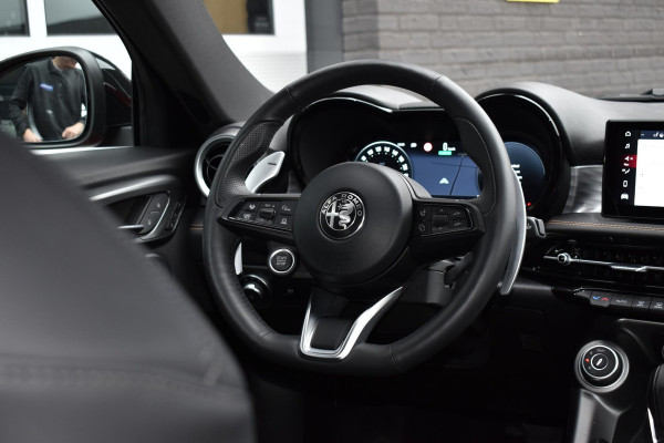 Alfa Romeo Tonale 1.5T Hybrid 160PK Aut. Veloce | Leder | 360 Camera | Harman Kardon | Stoelverw./koeling | Navi | Incl. garantie. Alfa Romeo Tonale 1.5T Hybrid 160PK Aut. Veloce | Leder | 360 Camera | Harman Kardon | Stoelverw./koeling | Navi | Incl. garantie.