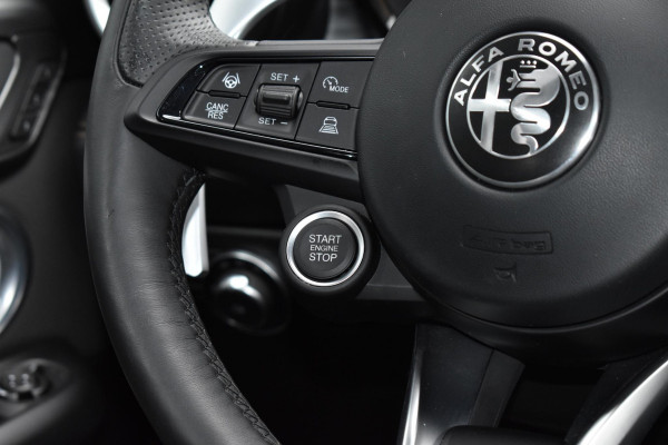 Alfa Romeo Tonale 1.5T Hybrid 160PK Aut. Veloce | Leder | 360 Camera | Harman Kardon | Stoelverw./koeling | Navi | Incl. garantie. Alfa Romeo Tonale 1.5T Hybrid 160PK Aut. Veloce | Leder | 360 Camera | Harman Kardon | Stoelverw./koeling | Navi | Incl. garantie.