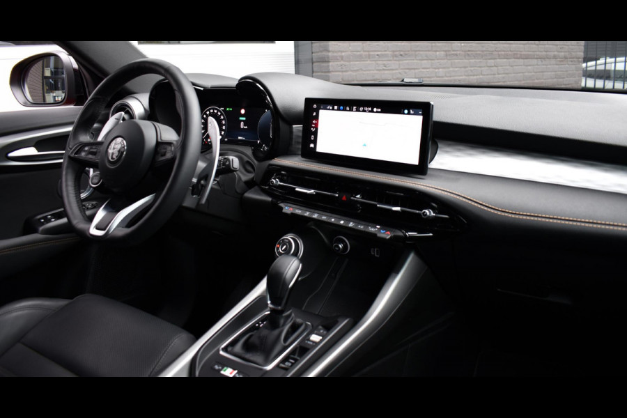 Alfa Romeo Tonale 1.5T Hybrid 160PK Aut. Veloce | Leder | 360 Camera | Harman Kardon | Stoelverw./koeling | Navi | Incl. garantie. Alfa Romeo Tonale 1.5T Hybrid 160PK Aut. Veloce | Leder | 360 Camera | Harman Kardon | Stoelverw./koeling | Navi | Incl. garantie.