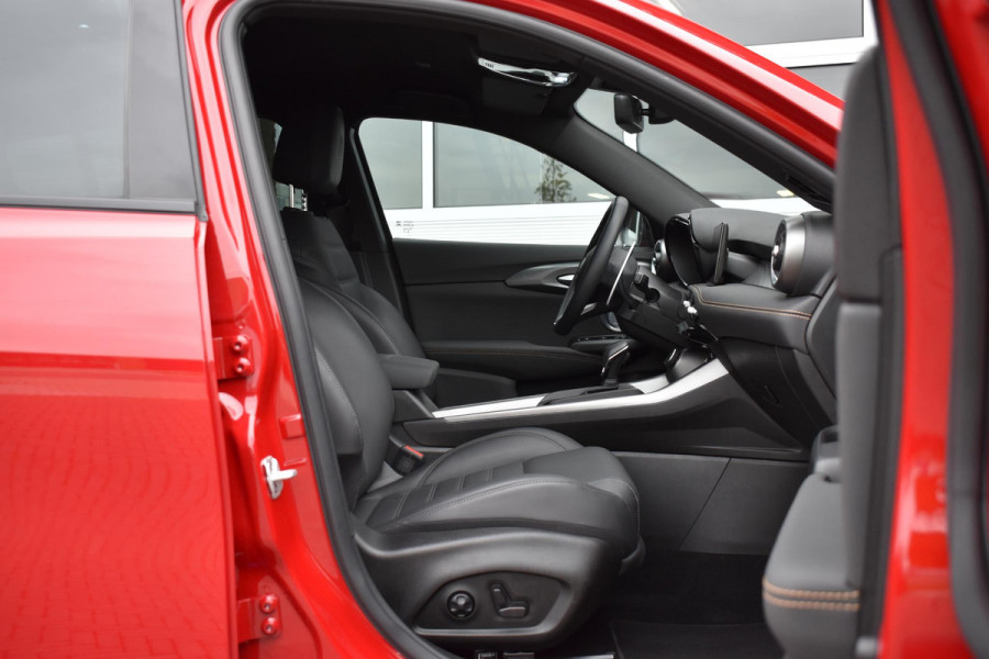 Alfa Romeo Tonale 1.5T Hybrid 160PK Aut. Veloce | Leder | 360 Camera | Harman Kardon | Stoelverw./koeling | Navi | Incl. garantie. Alfa Romeo Tonale 1.5T Hybrid 160PK Aut. Veloce | Leder | 360 Camera | Harman Kardon | Stoelverw./koeling | Navi | Incl. garantie.