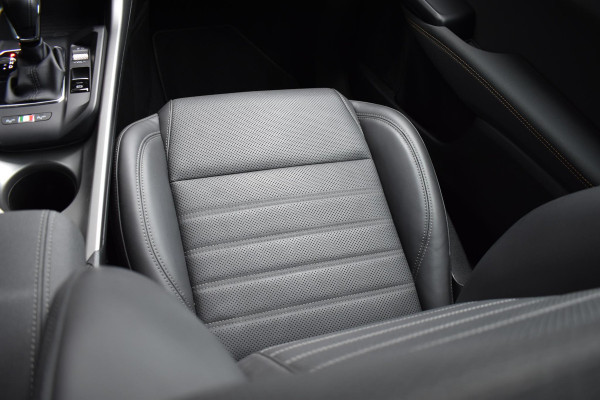 Alfa Romeo Tonale 1.5T Hybrid 160PK Aut. Veloce | Leder | 360 Camera | Harman Kardon | Stoelverw./koeling | Navi | Incl. garantie. Alfa Romeo Tonale 1.5T Hybrid 160PK Aut. Veloce | Leder | 360 Camera | Harman Kardon | Stoelverw./koeling | Navi | Incl. garantie.