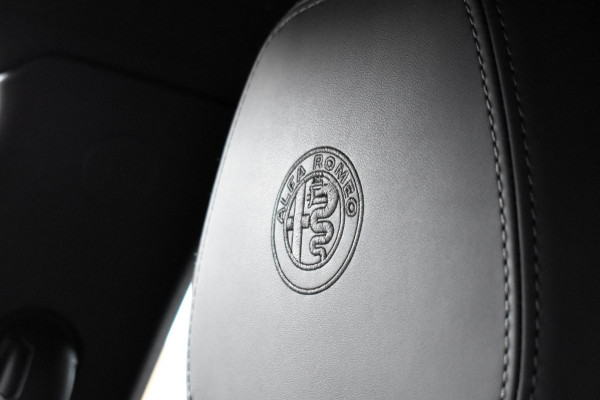 Alfa Romeo Tonale 1.5T Hybrid 160PK Aut. Veloce | Leder | 360 Camera | Harman Kardon | Stoelverw./koeling | Navi | Incl. garantie. Alfa Romeo Tonale 1.5T Hybrid 160PK Aut. Veloce | Leder | 360 Camera | Harman Kardon | Stoelverw./koeling | Navi | Incl. garantie.