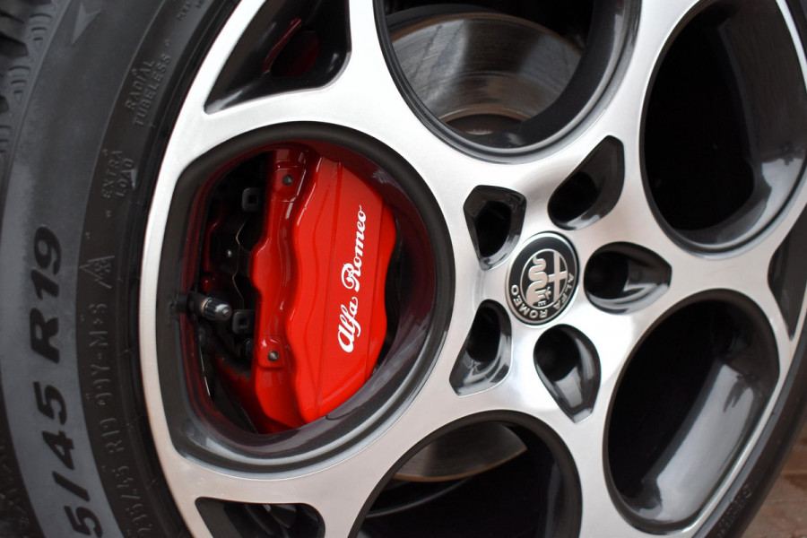 Alfa Romeo Tonale 1.5T Hybrid 160PK Aut. Veloce | Leder | 360 Camera | Harman Kardon | Stoelverw./koeling | Navi | Incl. garantie. Alfa Romeo Tonale 1.5T Hybrid 160PK Aut. Veloce | Leder | 360 Camera | Harman Kardon | Stoelverw./koeling | Navi | Incl. garantie.