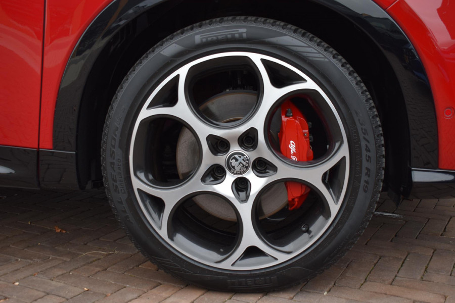 Alfa Romeo Tonale 1.5T Hybrid 160PK Aut. Veloce | Leder | 360 Camera | Harman Kardon | Stoelverw./koeling | Navi | Incl. garantie. Alfa Romeo Tonale 1.5T Hybrid 160PK Aut. Veloce | Leder | 360 Camera | Harman Kardon | Stoelverw./koeling | Navi | Incl. garantie.