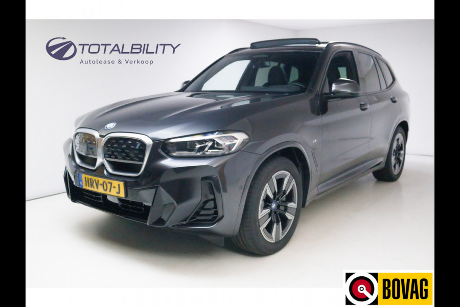 BMW iX3 M-Sport Shadowline 80 kWh 286 PK | Pano | Leer | Elect. stoelen best. met geh. | Camera | Parkeerassistent pakket Licht- en regensensor, PDC, Sportstoelen, Stoelverwarming, Led, Camera, Privacy glas