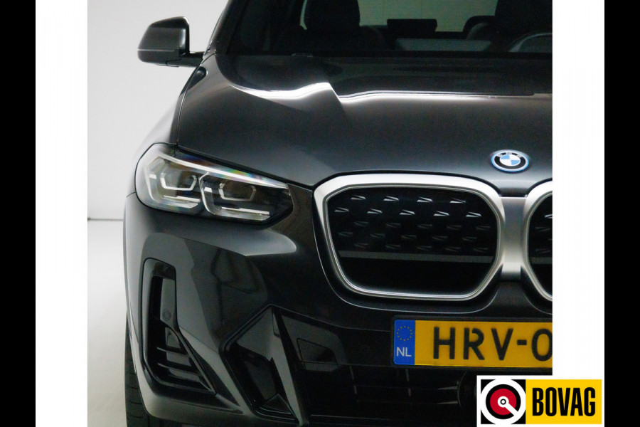 BMW iX3 M-Sport Shadowline 80 kWh 286 PK | Pano | Leer | Elect. stoelen best. met geh. | Camera | Parkeerassistent pakket Licht- en regensensor, PDC, Sportstoelen, Stoelverwarming, Led, Camera, Privacy glas