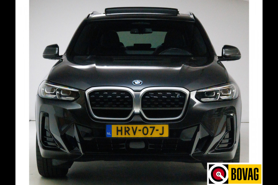 BMW iX3 M-Sport Shadowline 80 kWh 286 PK | Pano | Leer | Elect. stoelen best. met geh. | Camera | Parkeerassistent pakket Licht- en regensensor, PDC, Sportstoelen, Stoelverwarming, Led, Camera, Privacy glas