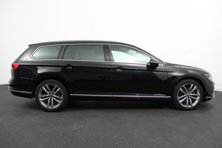 Volkswagen Passat Variant 1.5 TSI Elegance Plus Pro Automaat Volkswagen Passat Variant 1.5 TSI Elegance Plus Pro | Head Up Display | Camera | 18 Inch Lichtmetalen Velgen | Trekhaak | Virtual Cockpit | Electrische Achterklep |