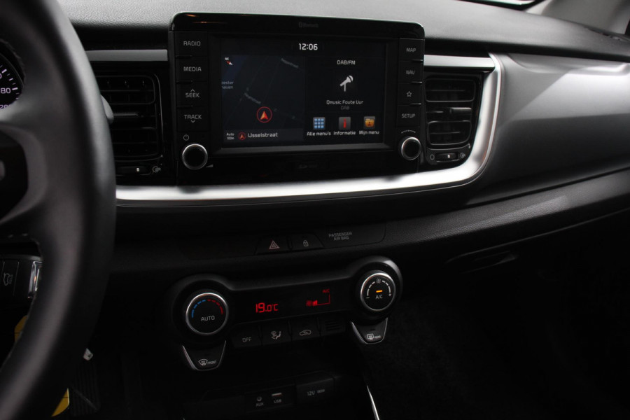Kia Stonic 1.0 T-GDi 120 PK Automaat Vision | Navigatie | Climate control | Camera | Lane Assist | Cruise Control | Privacy Glass | Lichtmetalen velgen | Stoel-Stuurverwarming