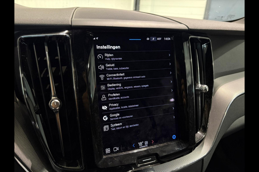 Volvo XC60 T6 AWD Aut. R-Design Trekhaak Parkeercamera Leder 340pk
