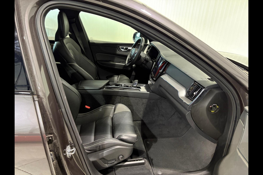 Volvo XC60 T6 AWD Aut. R-Design Trekhaak Parkeercamera Leder 340pk