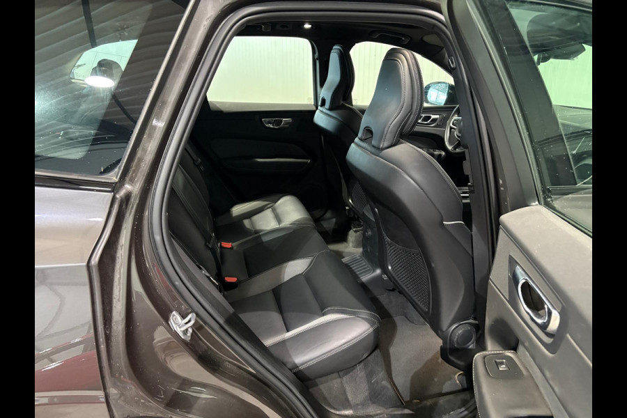 Volvo XC60 T6 AWD Aut. R-Design Trekhaak Parkeercamera Leder 340pk