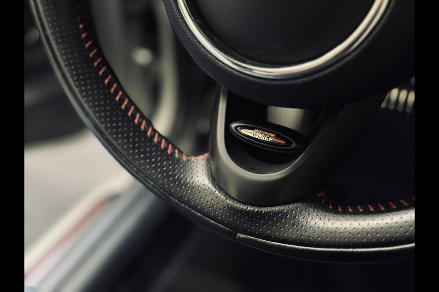 MINI Mini 2.0 Cooper S JCW | Panorama | 1e Eig! | NAP MINI Mini 2.0 Cooper S JCW | Panorama | 1e Eig! | NAP