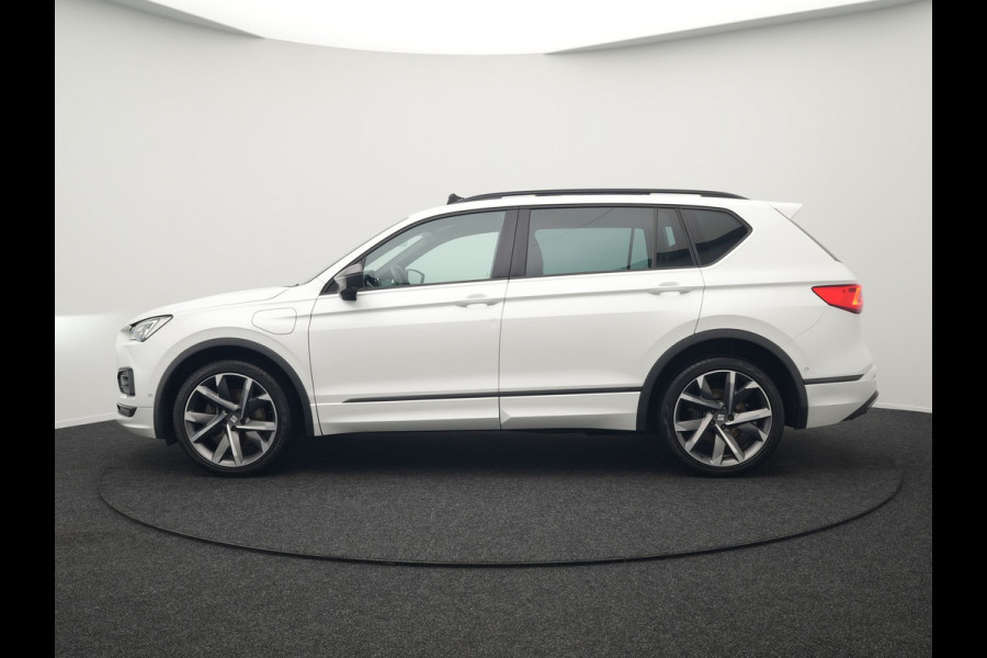 Seat Tarraco 1.4 TSI e-Hybrid FR Plug in Hybrid 245pk Dealer O.H PHEV | Panodak | 360 Camera | Adaptive Cruise | Alcantara Sportstoelen Memory & Verwarmd | Apple Carplay | Blis | Navigatie | Keyless | Stuur Verwarmd | Virtual | DAB |